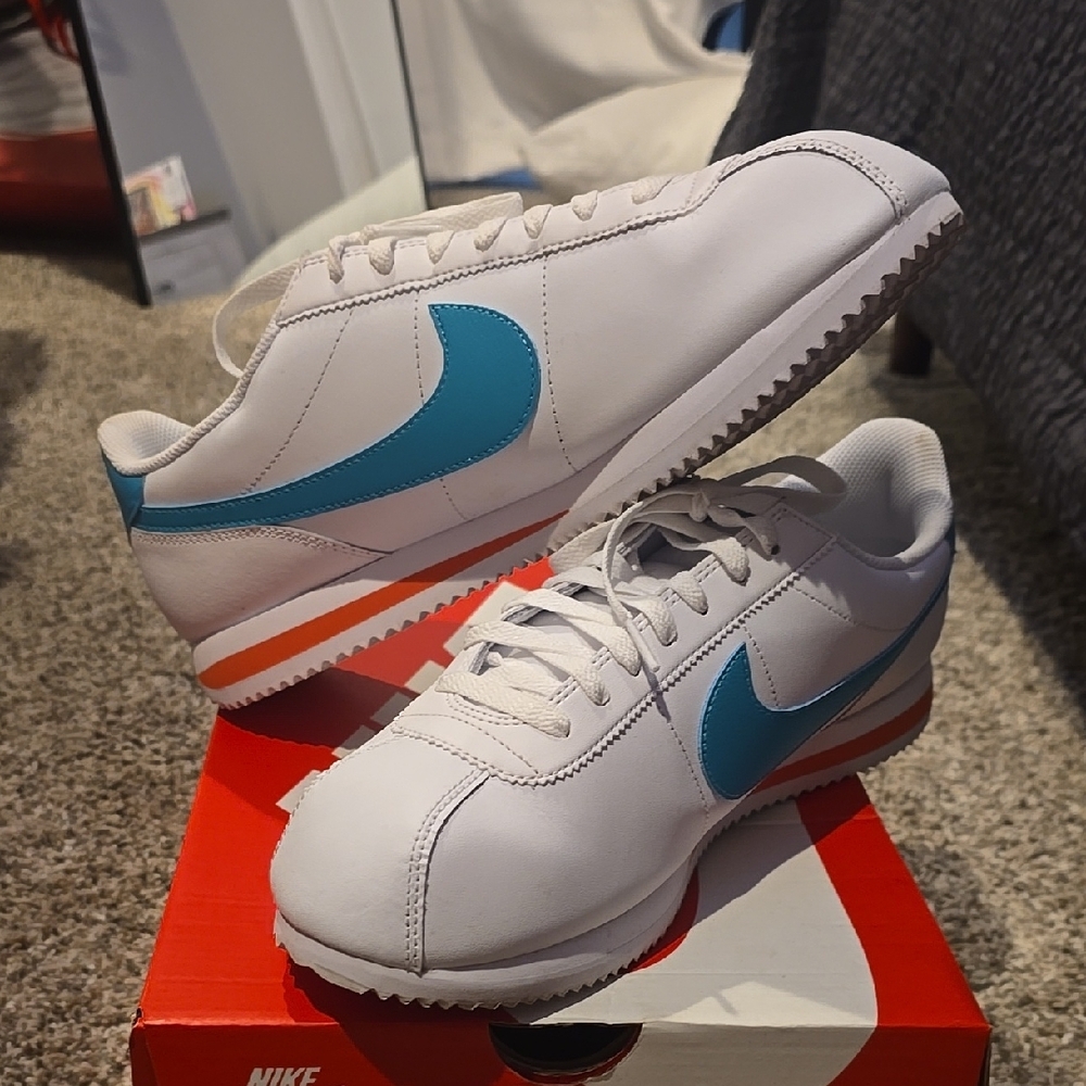 Nike White and Blue Sneakers